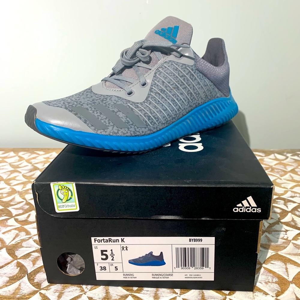 Adidas Sneakers